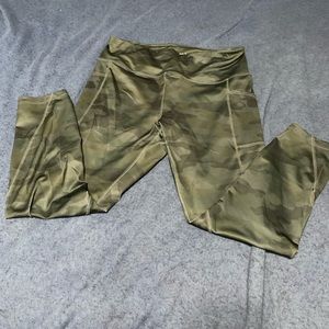 Reebok 7/8 Camo Leggings!